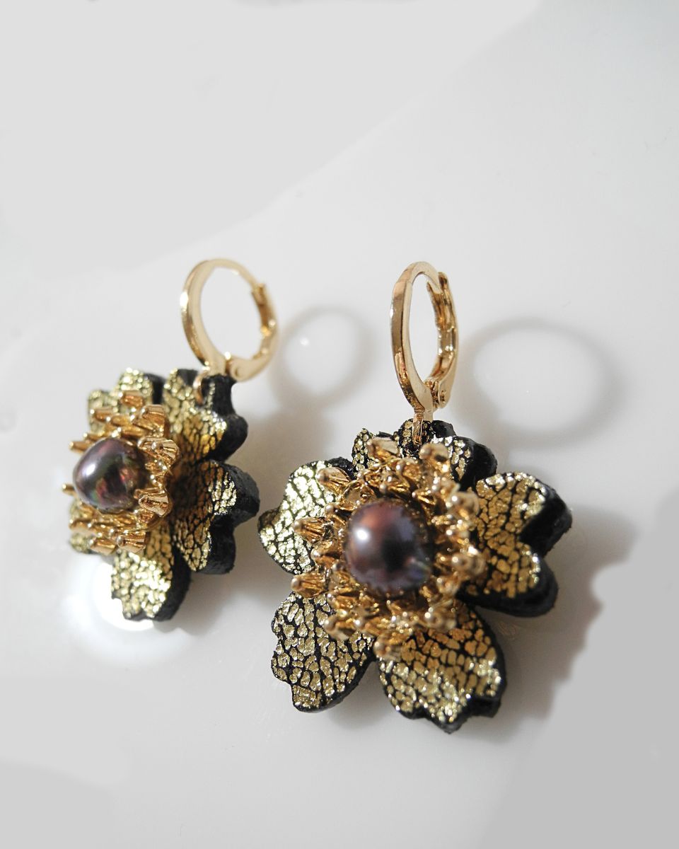Botón de Oro Pendientes de Cuero Artesanales con Piedras Naturales - Imagen 3